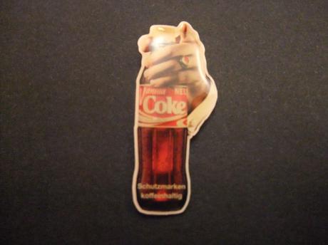 Coca Cola flesje in de hand